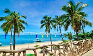 On the beach, sun-loungers, scuba diving, snorkelling - Malapascua Beach and Dive Resort (Daanbantayan)