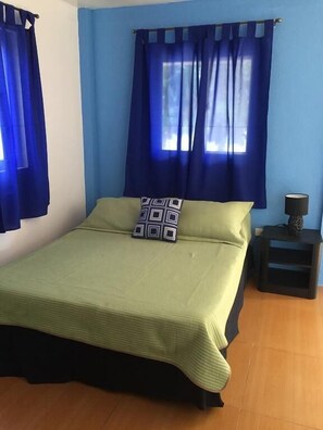 Deluxe Room (Front View) | Desk - Malapascua Beach and Dive Resort (Daanbantayan)