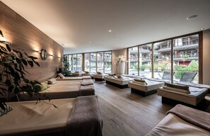 Sauna, steam room, Turkish bath/hammam, body treatments, body wraps