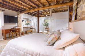 Deluxe Suite, Hot Tub | Free cots/infant beds, free WiFi, bed sheets - Entre os Rios (Puebla del Caraminal)