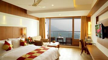Premium valley view | Premium bedding, minibar, in-room safe, desk