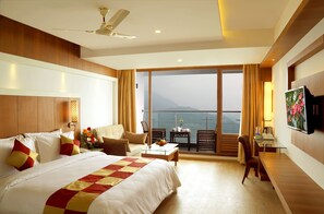 Premium valley view | Premium bedding, minibar, in-room safe, desk