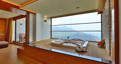 PLUM JUDY - THE LEISURE HOTEL