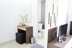 Habitación doble Deluxe, 1 habitación | Caja de seguridad en la habitación y escritorio 