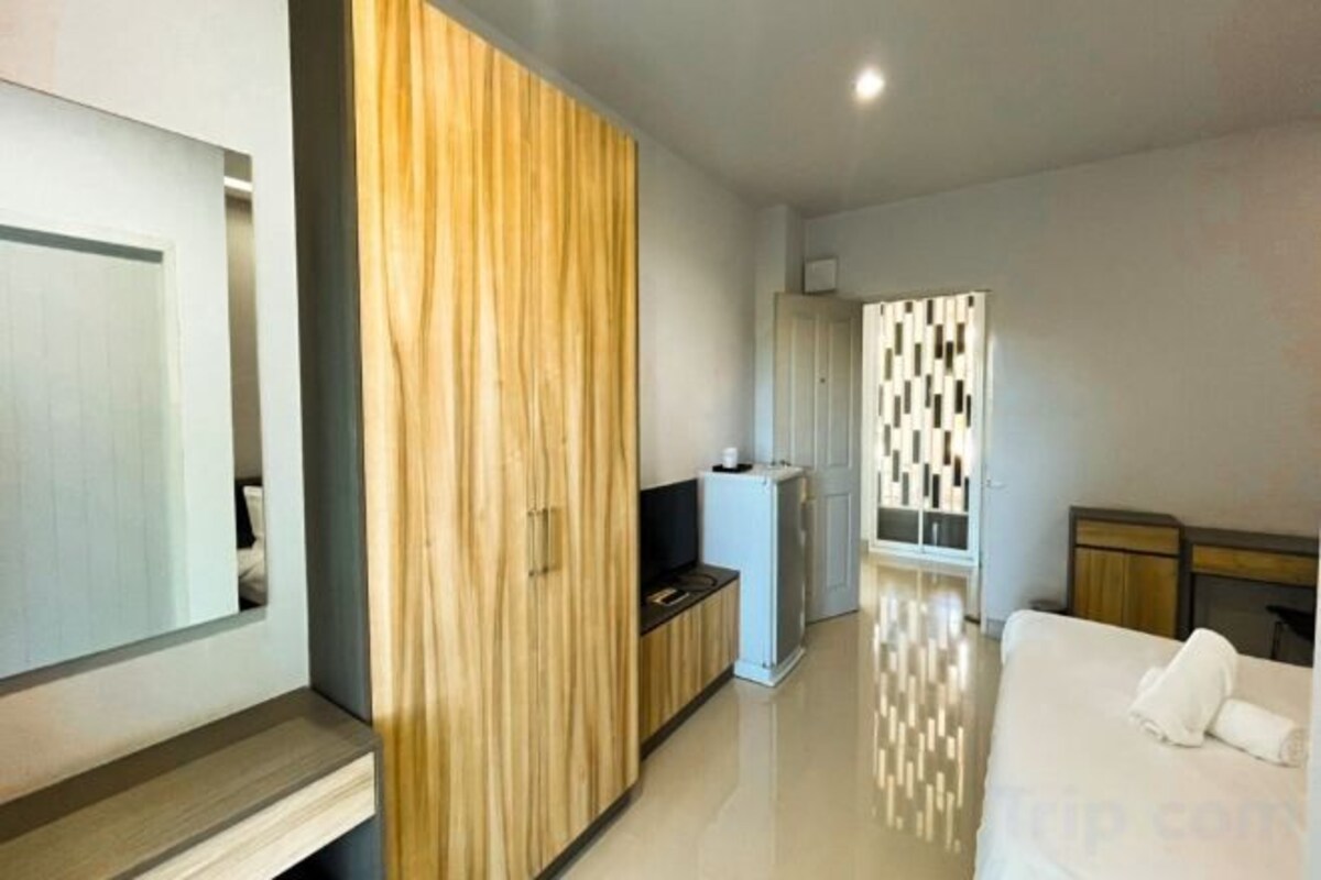 In-room safe, desk, laptop workspace, blackout curtains