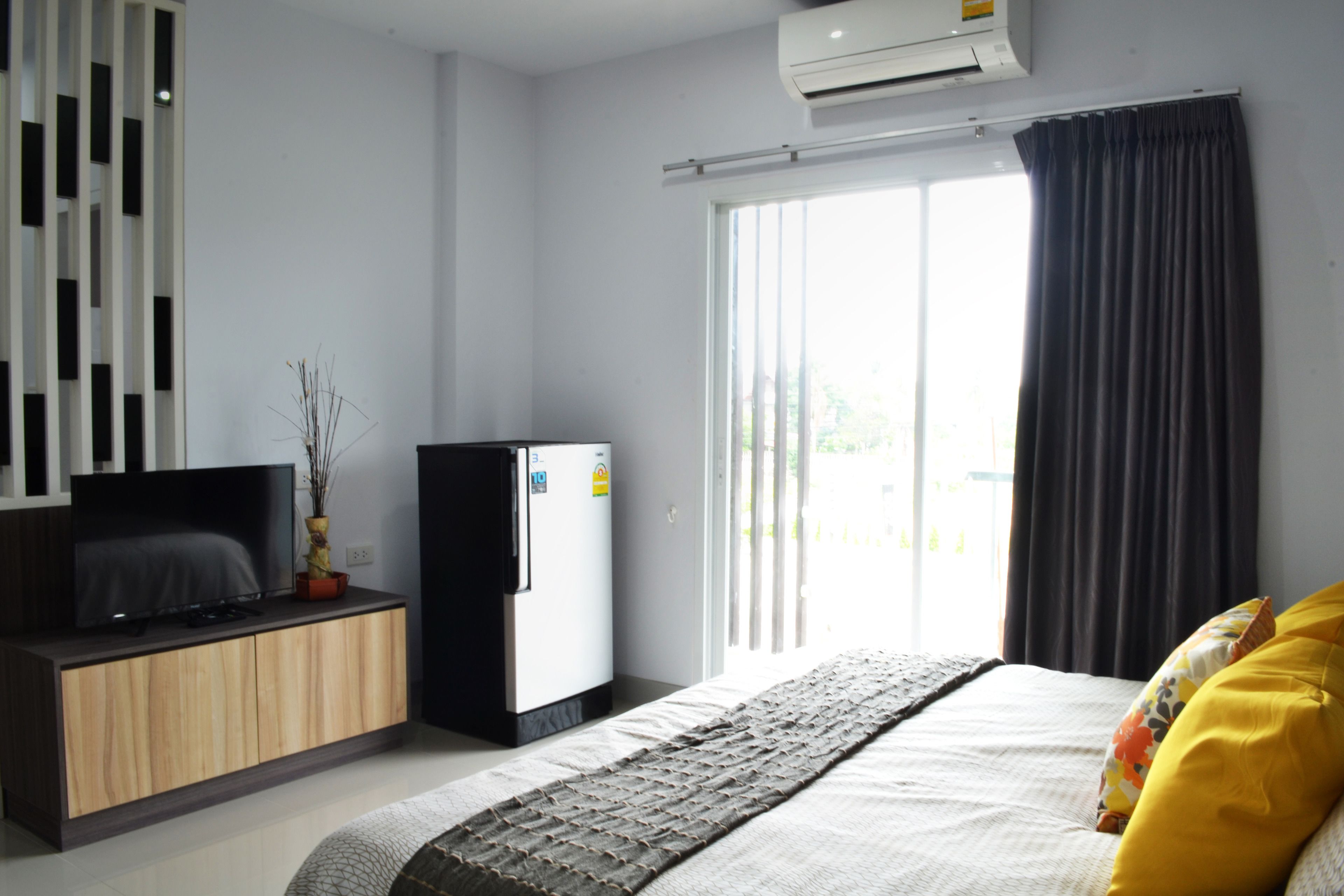 deluxe double room, 1 bedroom | 1 bedroom, in-room safe, desk, laptop workspace