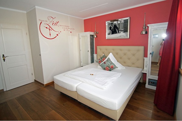 Ropa de cama hipoalergénica, colchones con pillow-top y escritorio