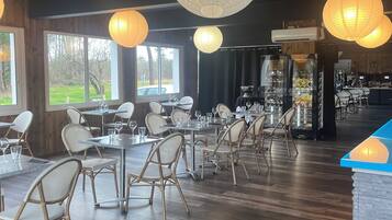 Breakfast, lunch, dinner served; French cuisine