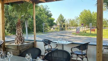 Breakfast, lunch, dinner served; French cuisine