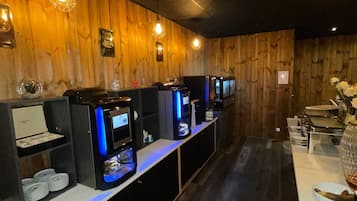 Café da manhã com buffet diário (EUR 15 por pessoa)