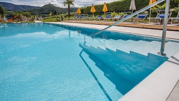 Piscina interna, piscina externa