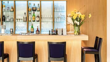 Bar (trong khuôn viên)