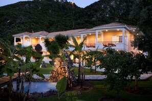 In-room safe, desk, soundproofing, iron/ironing board - Villa Elia (Lefkada)