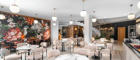 2 restaurants, breakfast, lunch, dinner served; Italian cuisine