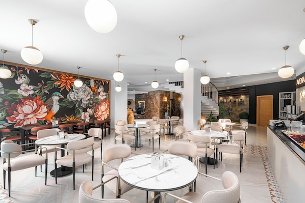 2 restaurants, breakfast, lunch, dinner served; Italian cuisine