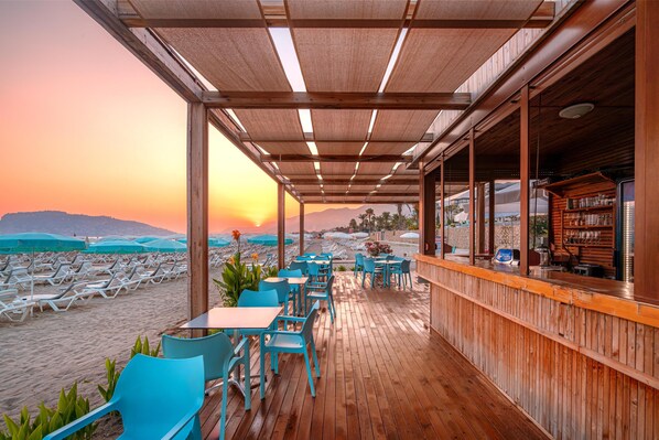 Free beach cabanas, sun-loungers, beach umbrellas, beach towels