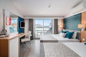 Minibar, desk, WiFi, bed sheets