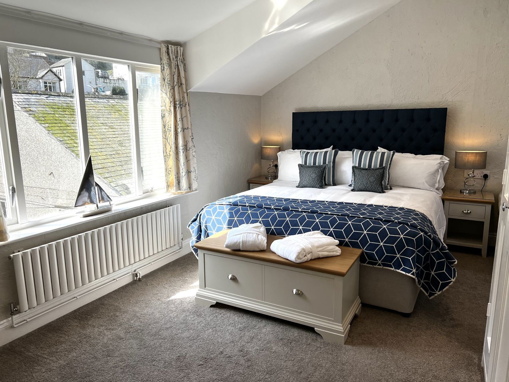 Premium bedding, desk, iron/ironing board, free WiFi