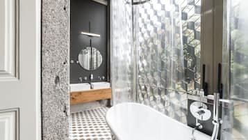 Luxury Studio, 1 Bedroom, Garden View, Garden Area | Deep-soaking bathtub