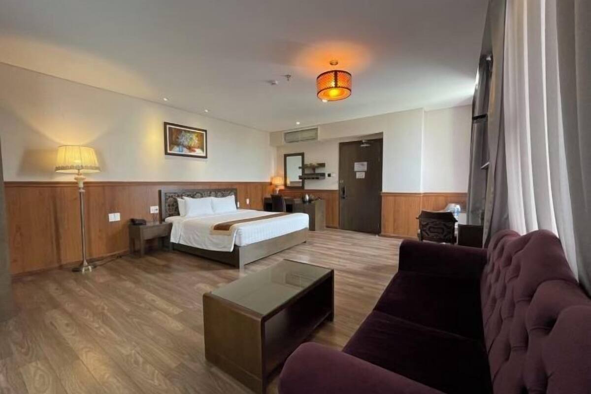 Hypo-allergenic bedding, minibar, in-room safe, individually decorated