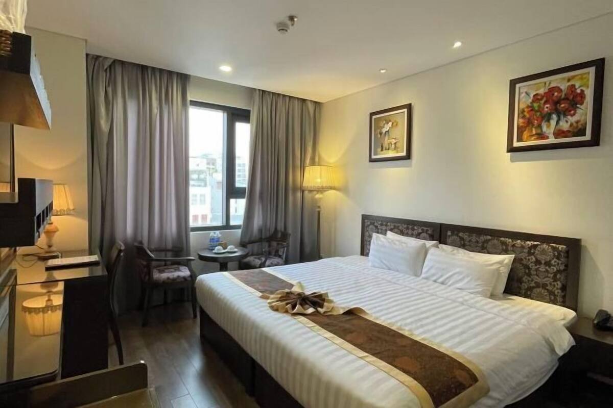 Hypo-allergenic bedding, minibar, in-room safe, individually decorated