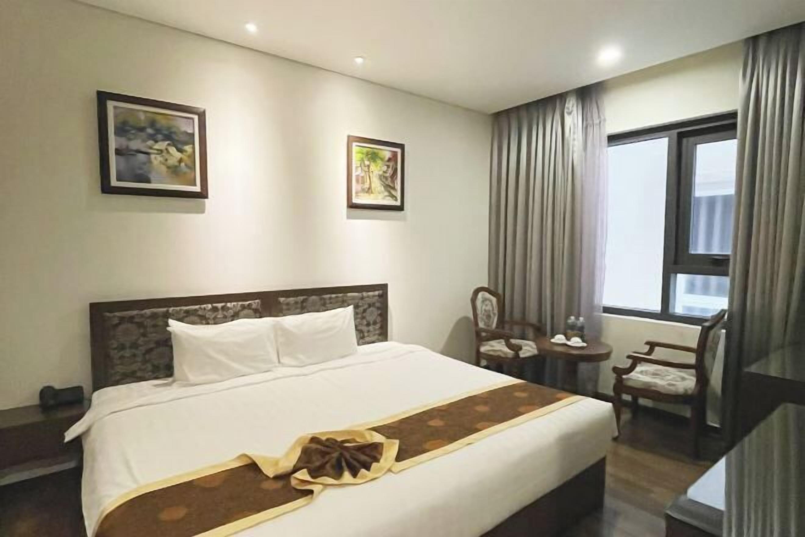 Hypo-allergenic bedding, minibar, in-room safe, individually decorated