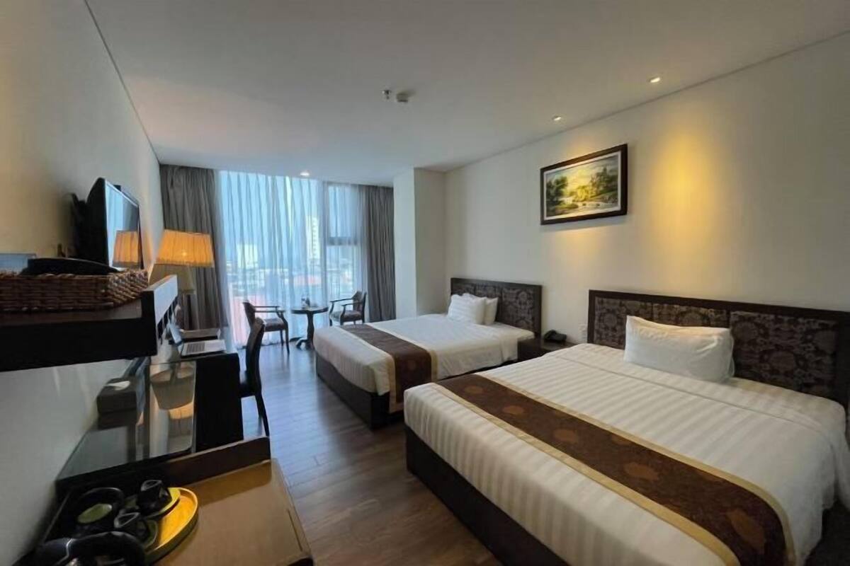 Hypo-allergenic bedding, minibar, in-room safe, individually decorated