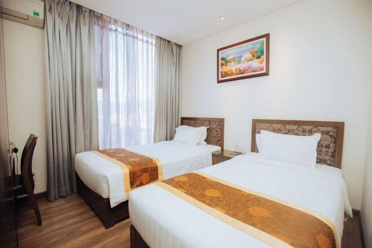 Hypo-allergenic bedding, minibar, in-room safe, individually decorated