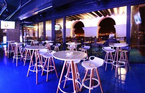 Bar vid poolen