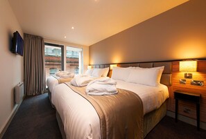 ペントハウス 2 ベッドルーム テラス | 高級寝具、客室ごとに異なる装飾、アイロン / アイロン台、WiFi (無料)