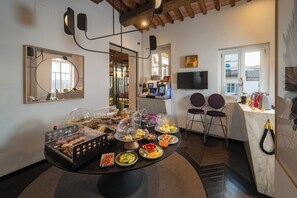 Daily buffet breakfast (EUR 22 per person) - Hotel Milu Florence (Florence)