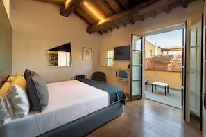 Deluxe Double Room, Balcony | Egyptian cotton sheets, premium bedding, down comforters, minibar - Hotel Milu Florence (Florence)