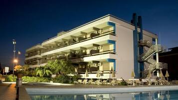 Außenpool (je nach Saison geöffnet)