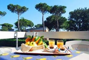 Breakfast, lunch, dinner served; local cuisine  - Hotel River Palace  (Terracina)