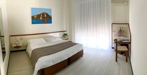 In-room safe, desk, cots/infant beds, free WiFi - Hotel River Palace  (Terracina)