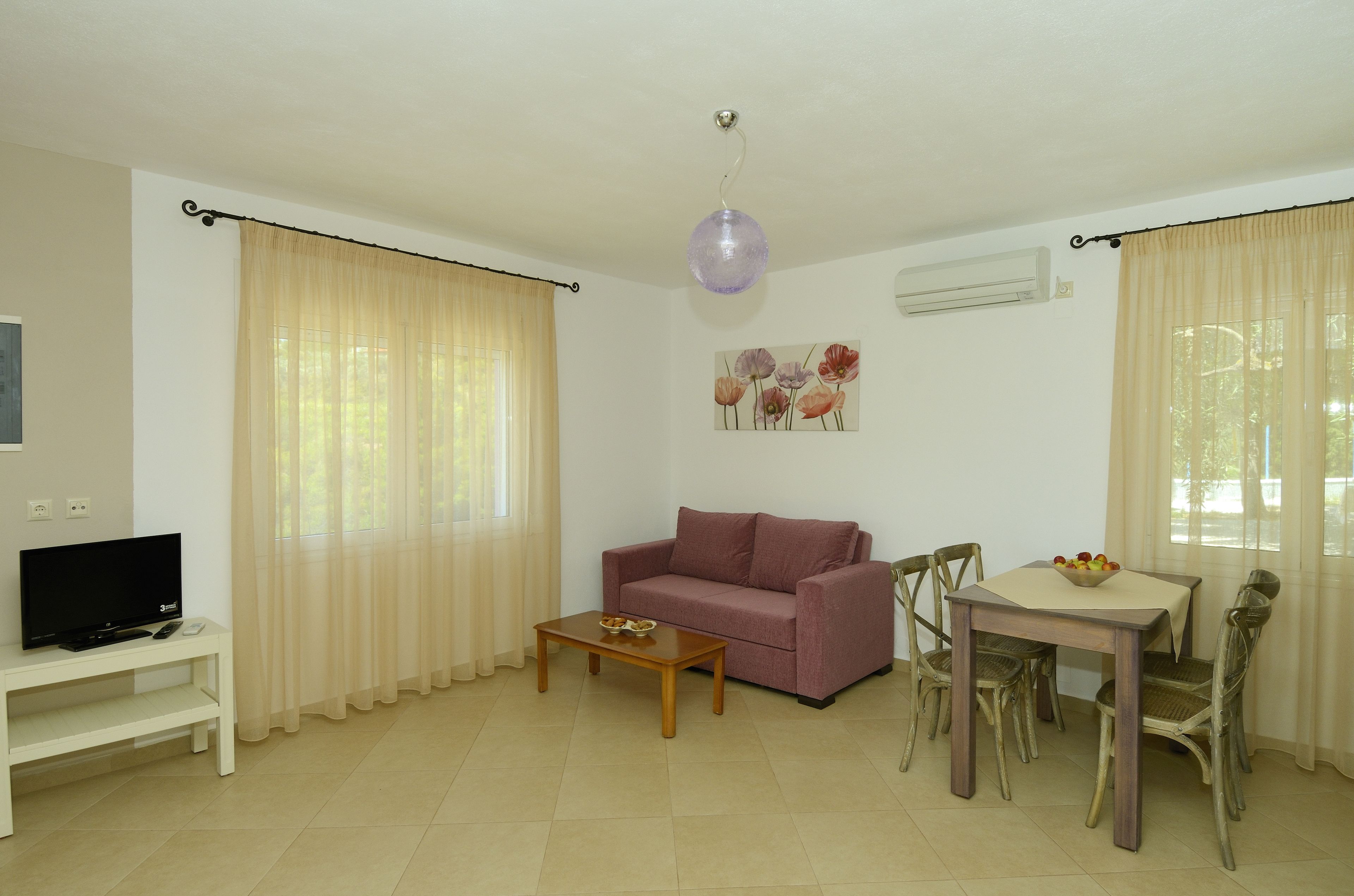 Cottage | Ruang tamu | TV skrin rata, pemain DVD 