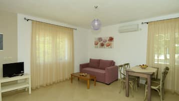 Cottage | Ruang tamu | TV skrin rata, pemain DVD