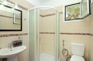 Cottage | Bagno | Doccia, set di cortesia firmato, asciugacapelli, asciugamani
