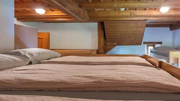 Shared Dormitory, Shared Bathroom (1 bed in 13 bed dorm)