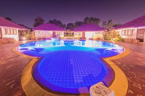 Utendørsbasseng