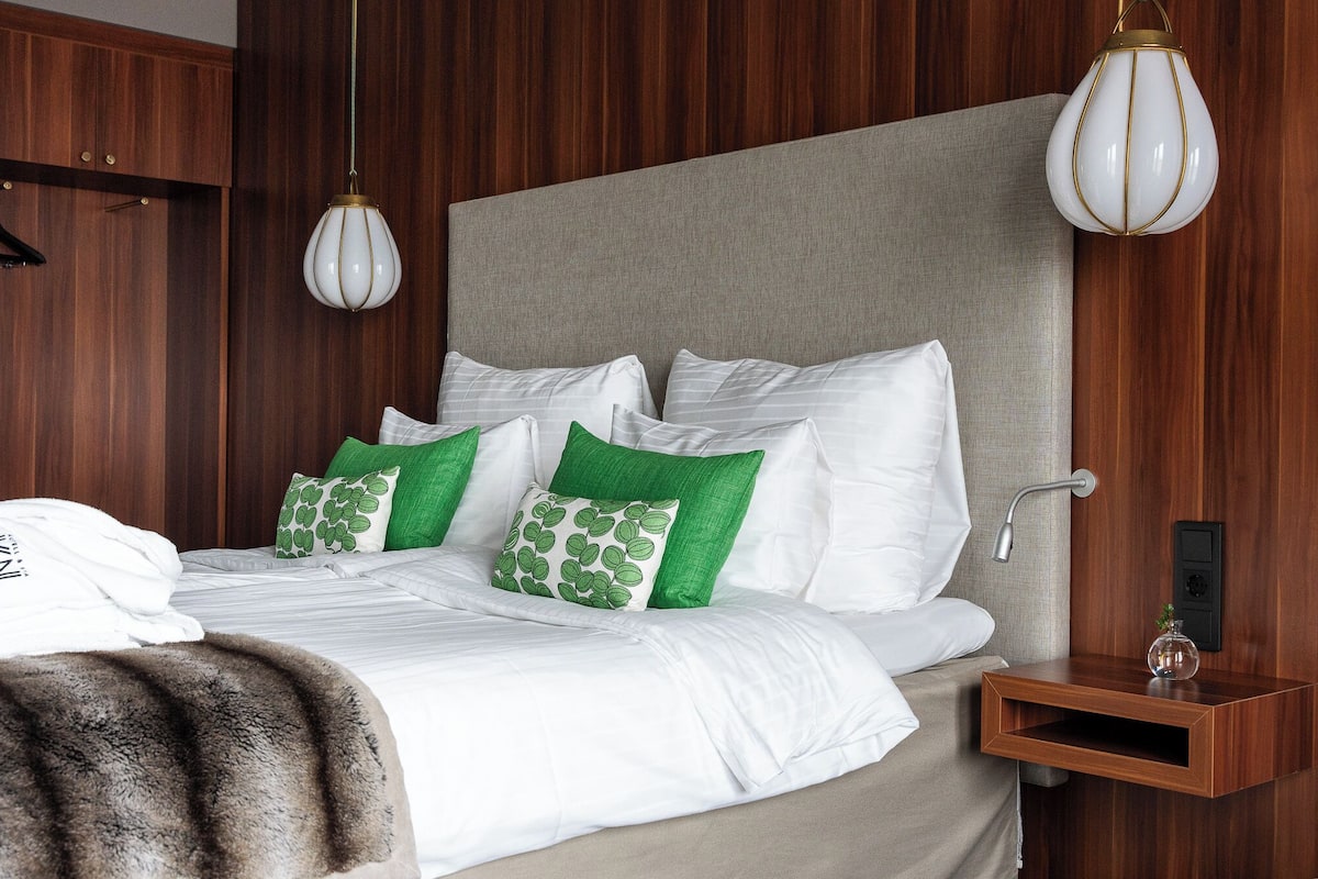 suite (spring) | 1 bedroom, minibar, in-room safe, desk