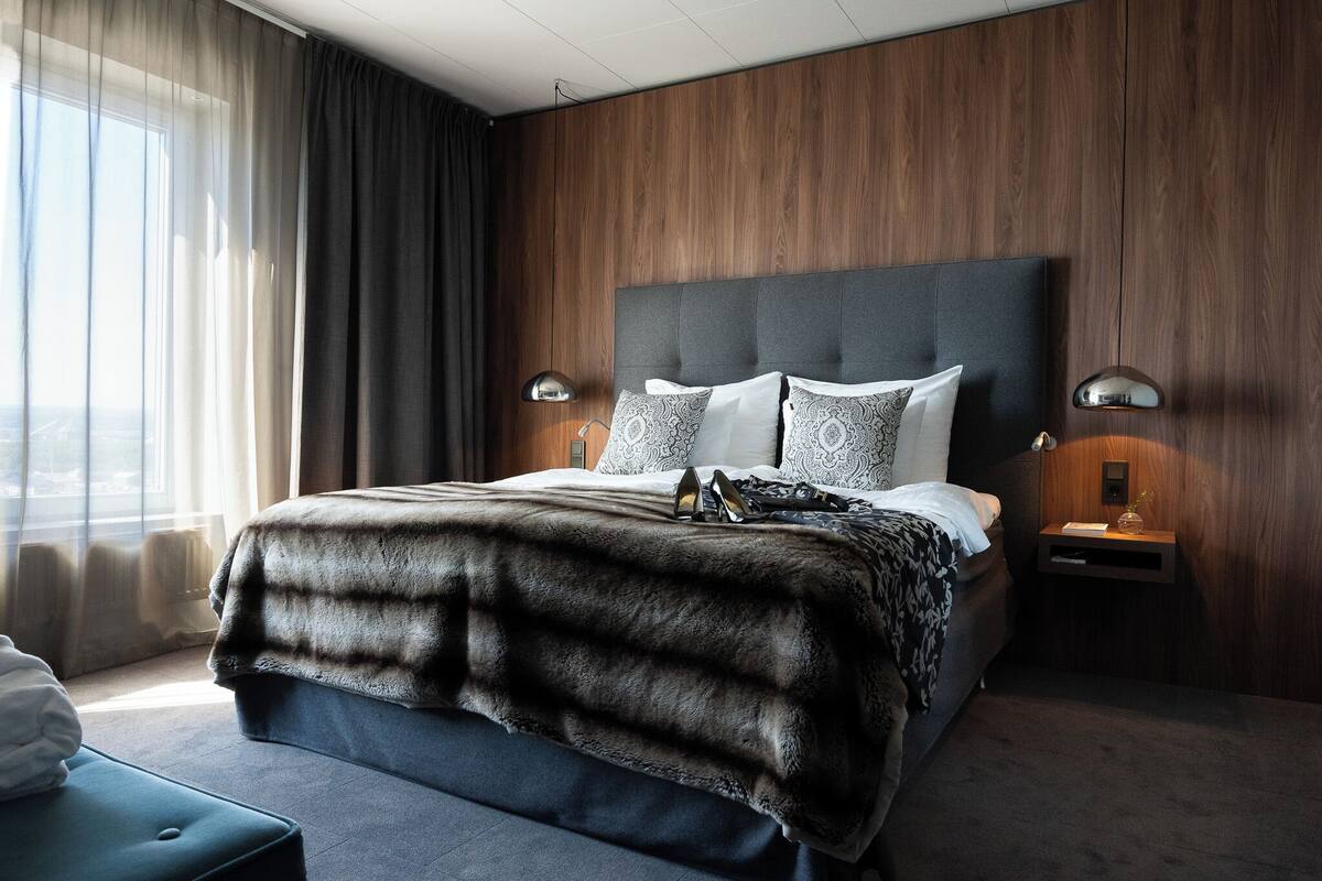 Suite (Winter) | Een minibar, een kluis op de kamer, een bureau, een laptopwerkplek
