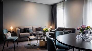 Suite (Winter) | Living area | 55-inch TV with satellite channels