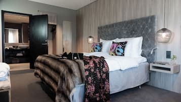 Suite (Summer) | 1 bedroom, minibar, in-room safe, desk