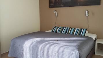 1 slaapkamer, een bureau, gratis babybedden, gratis wifi