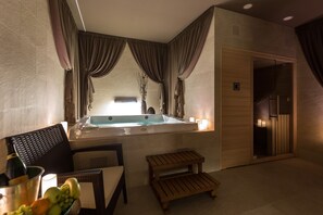 Indoor spa tub - Merchant's Crown Suites and Spa (Prague)