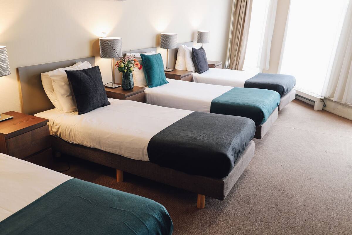 Quadruple Room | In-room safe, desk, iron/ironing board, WiFi (free)