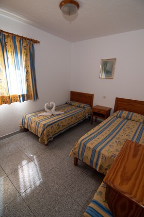 1 bedroom, in-room safe, blackout curtains, free cots/infant beds - Apartamentos Sol y Paz (Mogan)