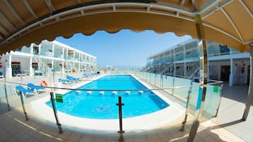 Una televisión de pantalla plana