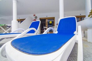 Departamento básico, 1 habitación, Terraza, vista a la alberca | Terraza o patio